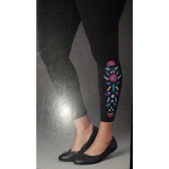 Torrid Cropped Leggingd-SZ 4 - Picture 2 of 4